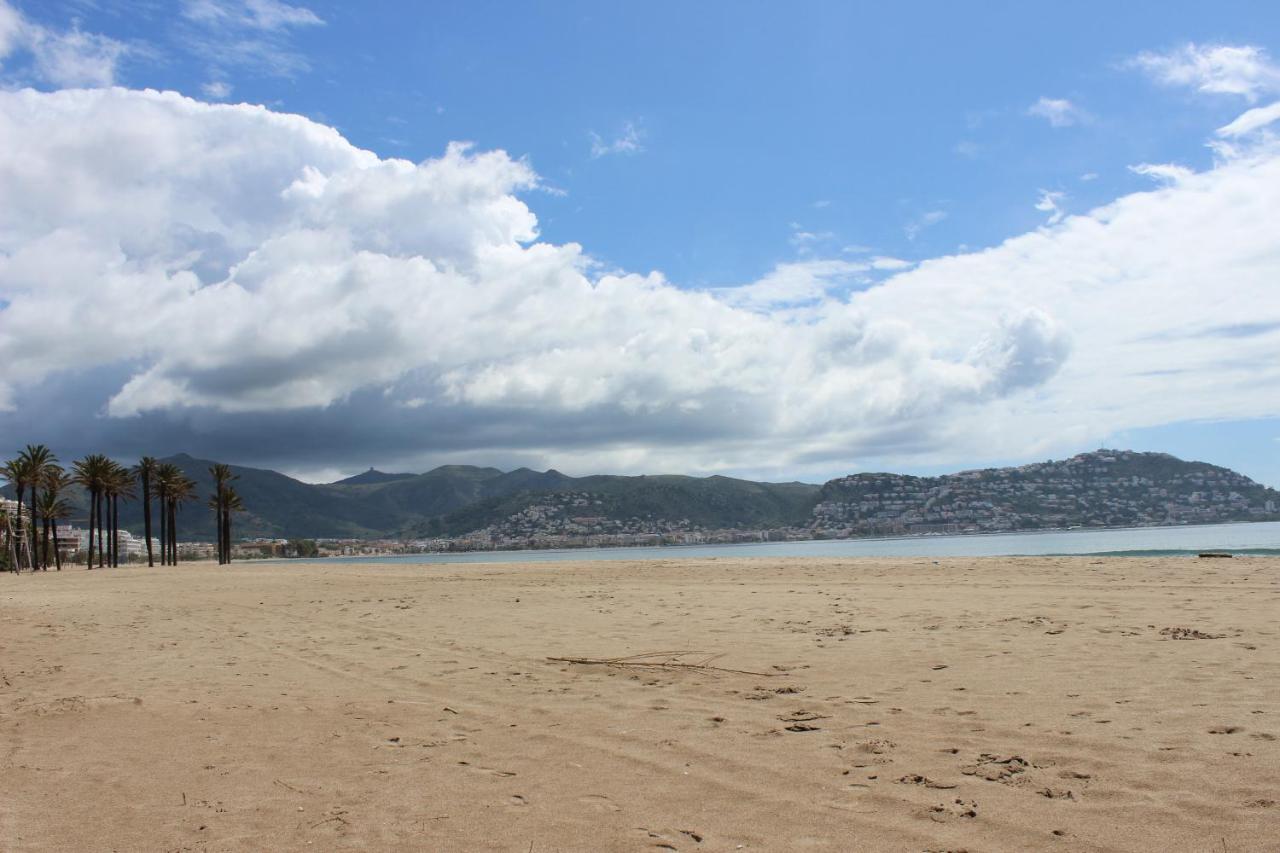 Beautiful Apartment In Front Of Beach, Pool, View Roses Exterior foto