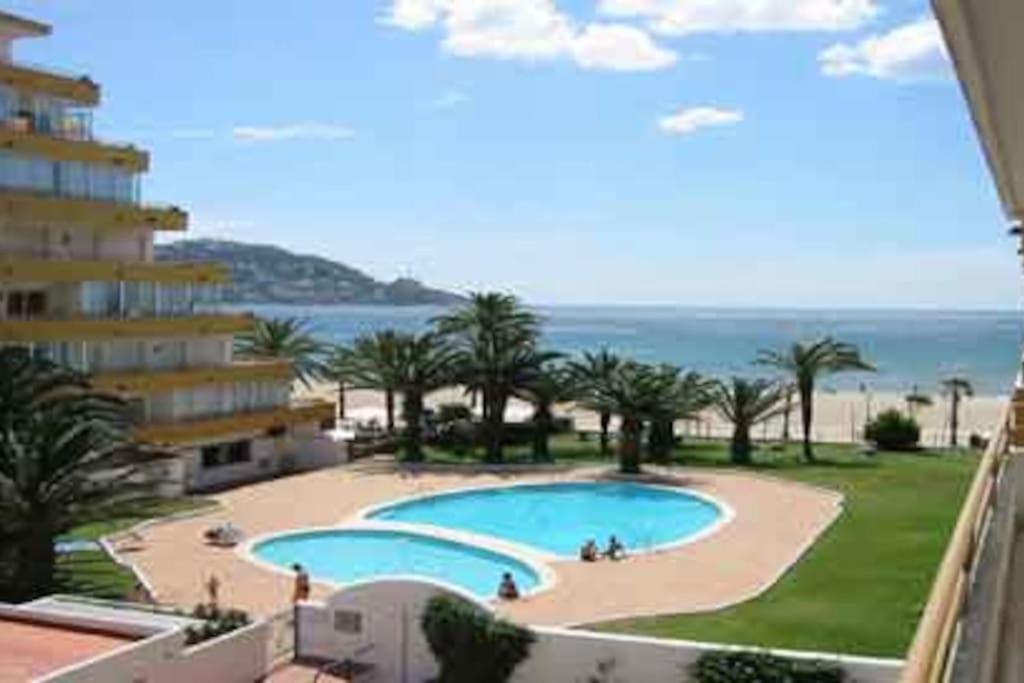 Beautiful Apartment In Front Of Beach, Pool, View Roses Exterior foto